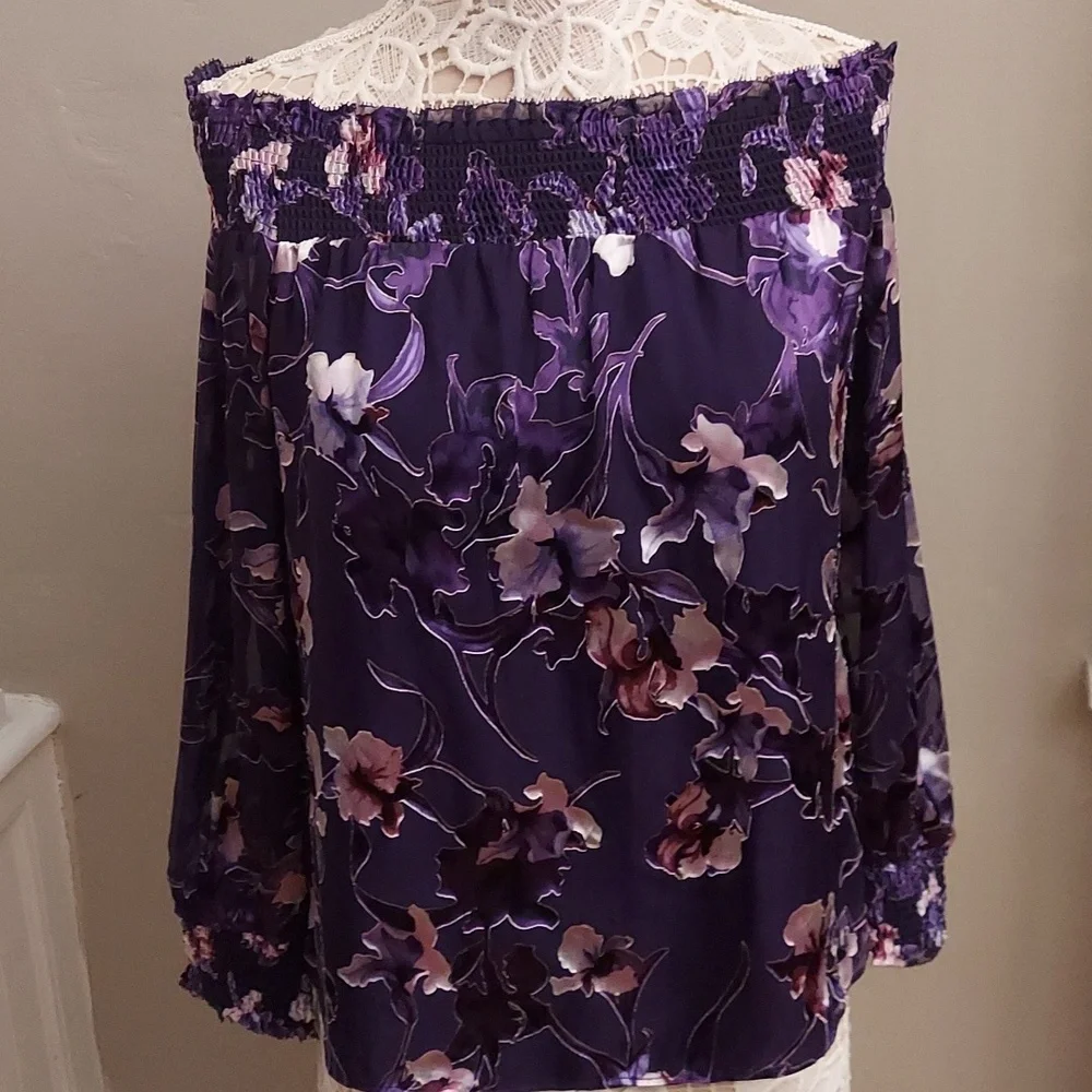 WHITE HOUSE BLACK MARKET M Purple Floral Burnout Silk Blend Off-the-Shoulder Top - Picture 3 of 12